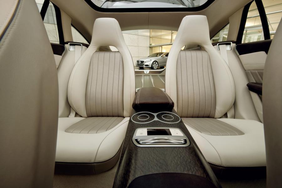  Mercedes-Benz Shooting Break Concept 2010 года  (фото 35 из 65)